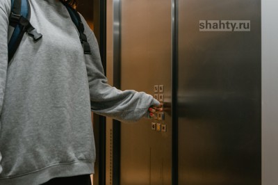 Разбился парень, упав в шахту лифта в многоэтажке в Ростовской области