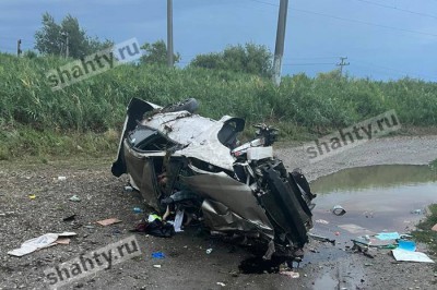 Двое погибли: поезд протаранил автомобиль на ж/д переезде в Ростовской области