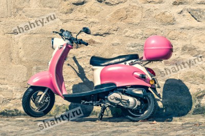 Житель г. Шахты лишился скутера, оставив его в подъезде дома