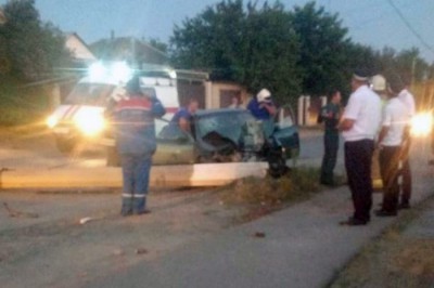 Погибла 51-летняя пассажирка в ДТП в Белой Калитве — Opel Astra врезался в столб