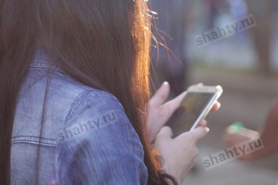 Девушка дала позвонить незнакомцу и лишилась телефона за 50 тысяч рублей