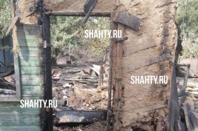 Сгорел дом в Шахтах на улице Фрунзе