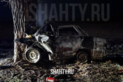 Погиб в огне водитель ВАЗа: врезался в дерево на трассе Ростов — Таганрог