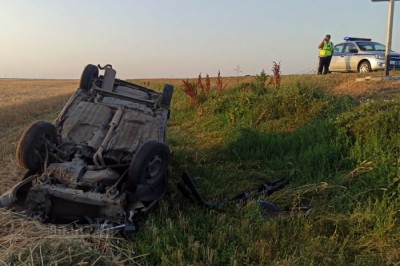 Водитель уснул за рулем и машина опрокинулась: пострадал 4-летний ребенок