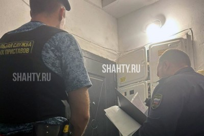 Домой к должникам в Шахтах приехали приставы