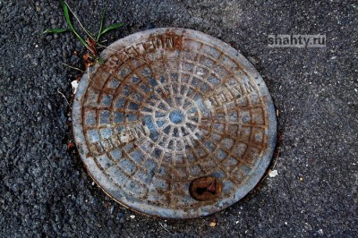 Украл 23 чугунных люка 21-летний парень и глупо попался в Ростове