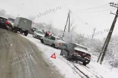 Массовое ДТП в Шахтах на выезде с Аюты