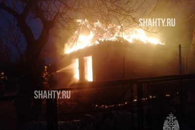 Погиб мужчина, пытаясь вынести из горящего дома скутер в Ростовской области