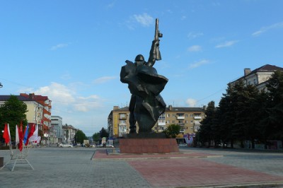 В Шахтах переложат плитку на площади Солдата / 40-летия Победы