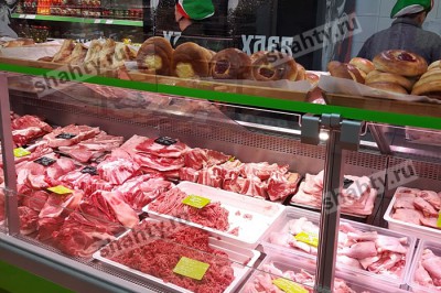 Жители г. Шахты удивились хлебу, который продают рядом с сырым мясом