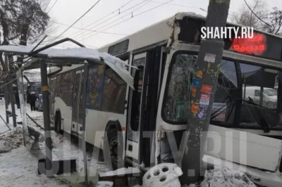 Столкнулись автобусы на Буденновском проспекте в Ростове