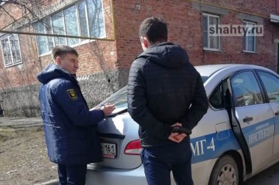 В Шахтах привлечены 34 водителя за парковку на газонах