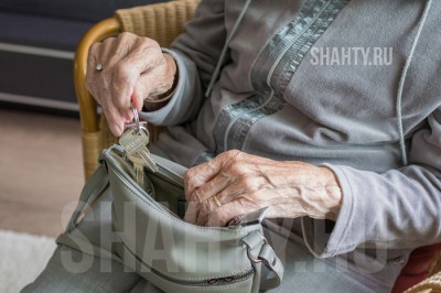 Доверчивая жительница г. Шахты потеряла 2,4 миллиона рублей