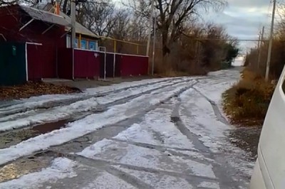 Жители г. Шахты жалуются на гололед из-за порывов воды