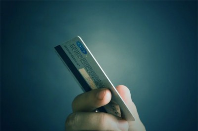 Сосед украл 110 тысяч рублей с банковской карты жителя Азова
