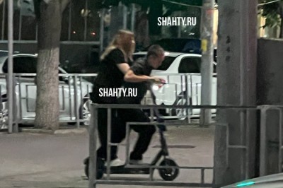 В Шахтах люди на самокатах не знают правил дорожного движения