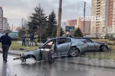Трое погибли в Ростове: BMW врезался в столб