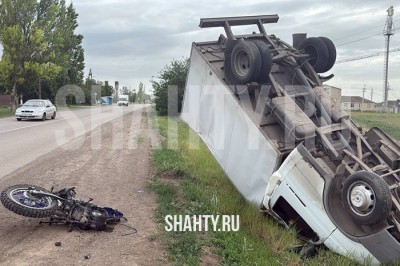 Перевернулась «Газель»: подростки на питбайке устроили ДТП и попали в больницу