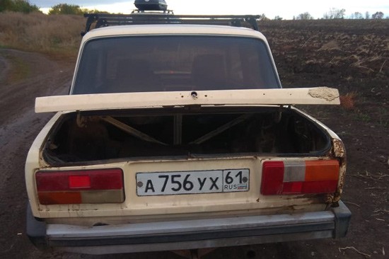 Рядом с Шахтами обнаружена брошенная машина без колес
