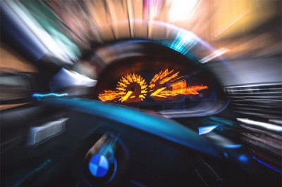 В г. Шахты водитель скрылся с места ДТП: Renault Logan врезался в Opel Astra