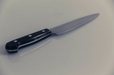 Пытался зарезать бывшую гражданский супруг в Ростовской области