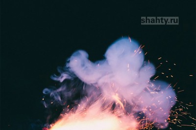 В Шахтах произошел пожар в производственном цехе