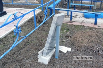 Воровали надгробия с кладбища и сдавали в пункт приема металла в Ростовской области
