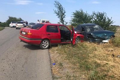 Столкнулись на встречке под Шахтами: пострадали трое взрослых и ребенок