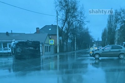В Шахтах перевернулась «Газель» на проспекте Победа Революции: Видео