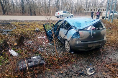 В Шахтах перевернулась иномарка на дороге центр — Артем: за рулем была девушка