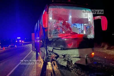 Погибли две девушки и двое мужчин в массовом ДТП на трассе в Ростовской области