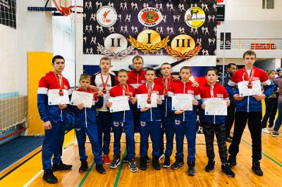 Спортсмены Шахт привезли в город 9 медалей по кикбоксингу
