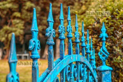 Подробности: в Шахтах погиб парень, упав на пику оградки на кладбище — дети остались без отца