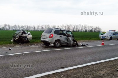 Лобовое ДТП на трассе: виновник погиб, пострадали парень и дети 6 и 8 лет