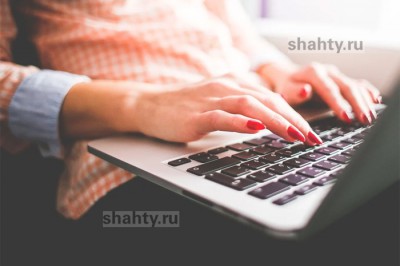 В Шахтах мастер по ремонту продал ноутбук клиентки
