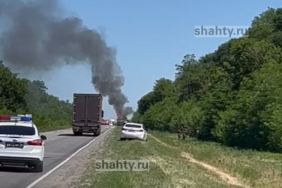 Под Шахтами загорелся БТР в Ростовской области: видео