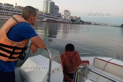 Парень спрыгнул с моста на Дону: в Ростовской области спасали людей