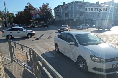 В г. Шахты в центре произошло ДТП: ищут свидетелей