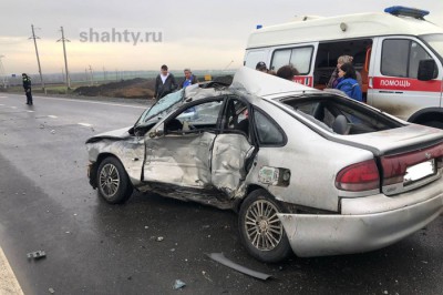 Погиб пассажир Mazda, попавшей под фуру на трассе под Ростовом