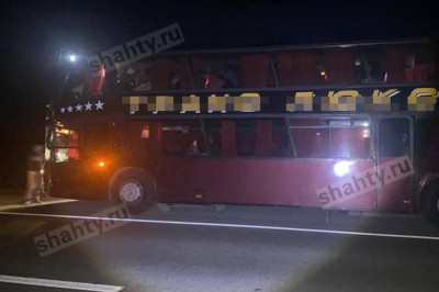 Автобус с пассажирами столкнулся с легковушкой в Ростовской области: двое пострадали