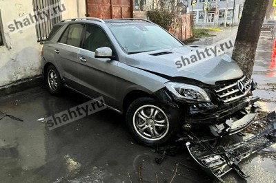 Подробности: Mercedes сбил 15-летнюю школьницу в Шахтах после столкновения с Toyota Camry