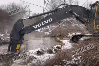 Образовался огромный провал в Новочеркасске, перекрыты две улицы