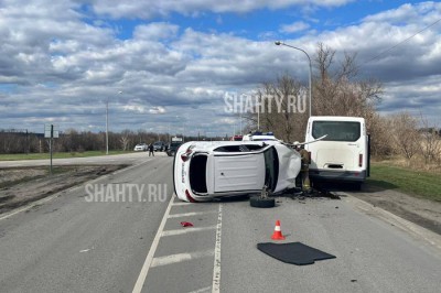 Под Шахтами столкнулись автобус и два автомобиля: пострадали три человека