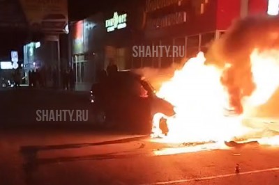 Погиб в аварии в Шахтах: загорелся автомобиль после столкновения на Машиносчетной