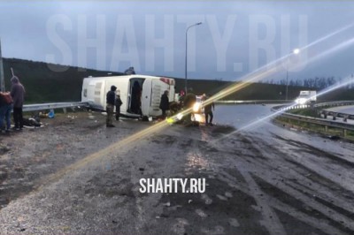 Опрокинулся автобус с пассажирами на Северном обходе Ростова