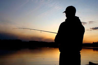 Украл удочки, взломав багажник автомобиля