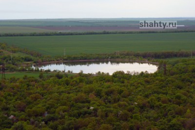 В Шахтах спасли рыбака, упавшего в холодную воду с лодки на пруду