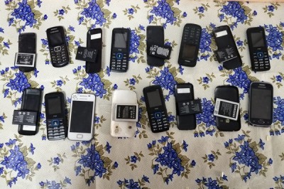 В г. Шахты не удалось передать осужденным телефоны в пакете с чаем