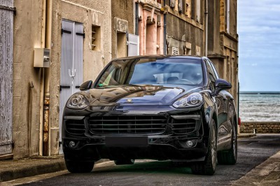 Мужчина лишился Porshe Cayenne, купленного в кредит в Ростовской области
