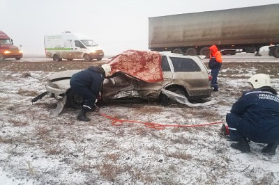 Жесткое ДТП на донской трассе, заклинило дверь — девушку пришлось деблокировать